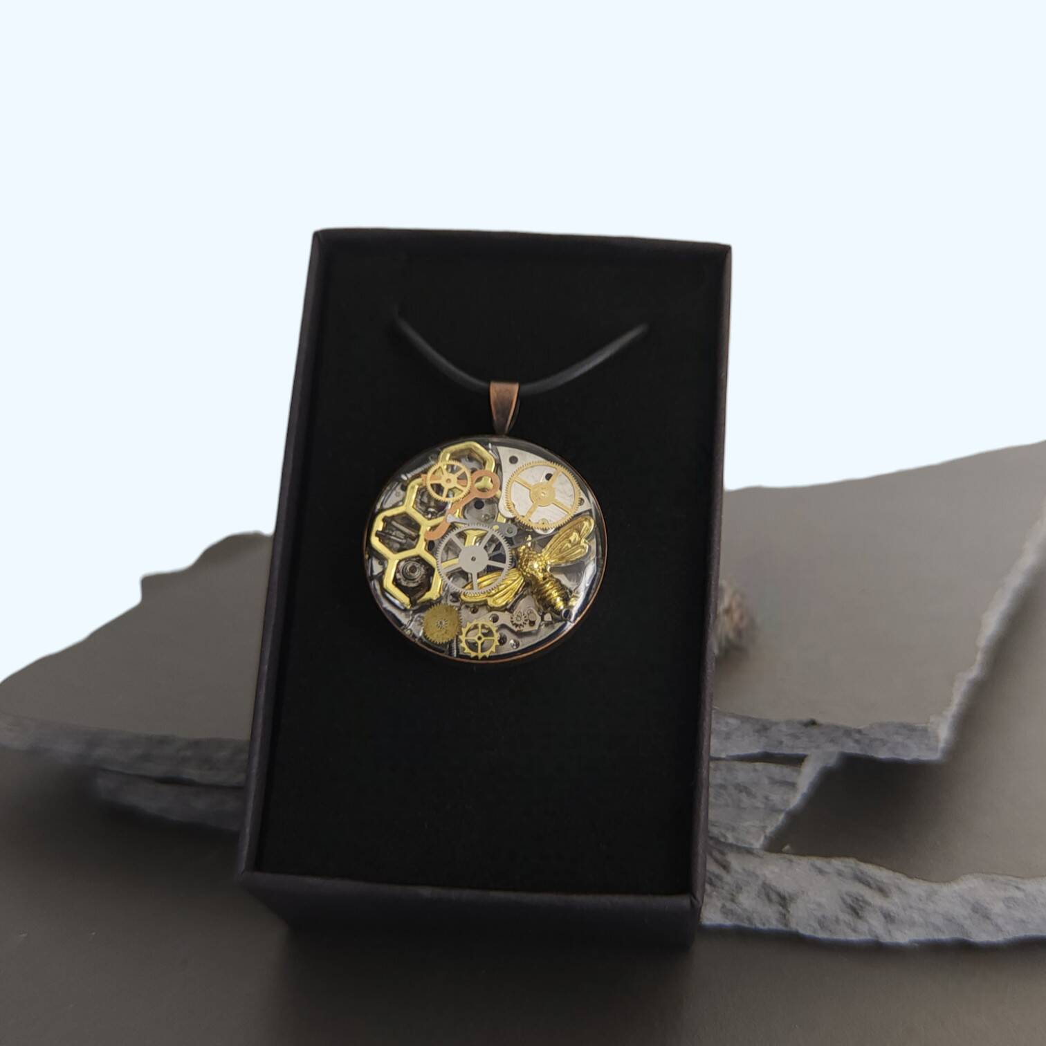 Bee Watch Movement Resin Pendant - 25mm Bee Watch Movement Resin Pendant - 25mm